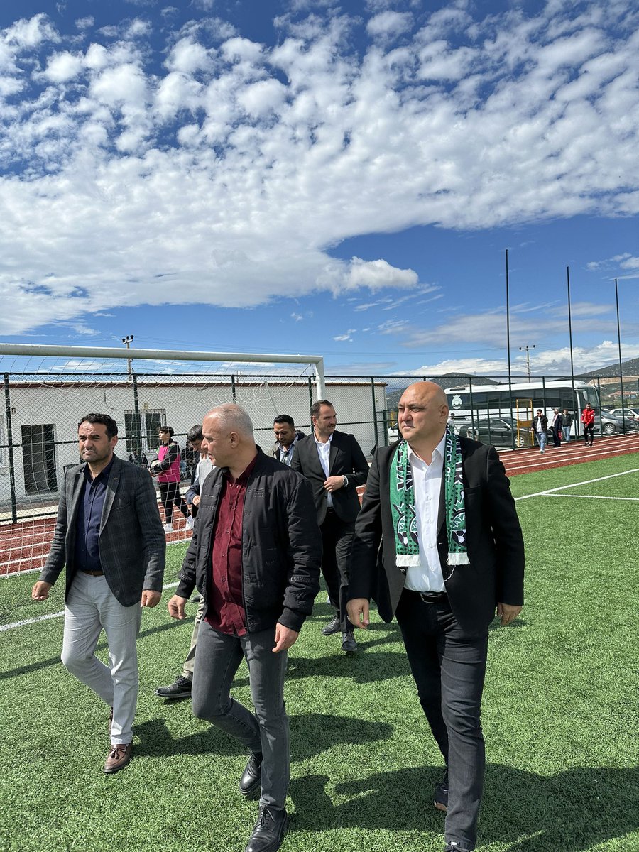 YataganBldys's tweet photo. Belediye Başkanımız Sayın Mesut Günay, Meclis Üyelerimizle beraber Bölgesel Amatör Ligi’nde mücadele eden şehrimizin takımı Yatağansporumuz ile Burdur MAKÜ arasında oynanan mücadelede takımımıza destek verdiler. https://t.co/WYrdAG4ec5