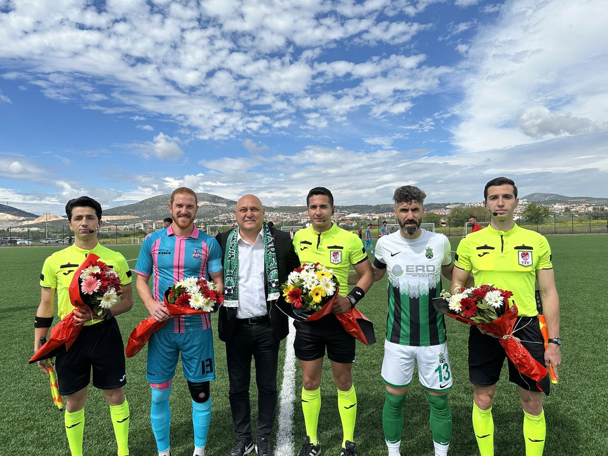 YataganBldys's tweet photo. Belediye Başkanımız Sayın Mesut Günay, Meclis Üyelerimizle beraber Bölgesel Amatör Ligi’nde mücadele eden şehrimizin takımı Yatağansporumuz ile Burdur MAKÜ arasında oynanan mücadelede takımımıza destek verdiler. https://t.co/WYrdAG4ec5