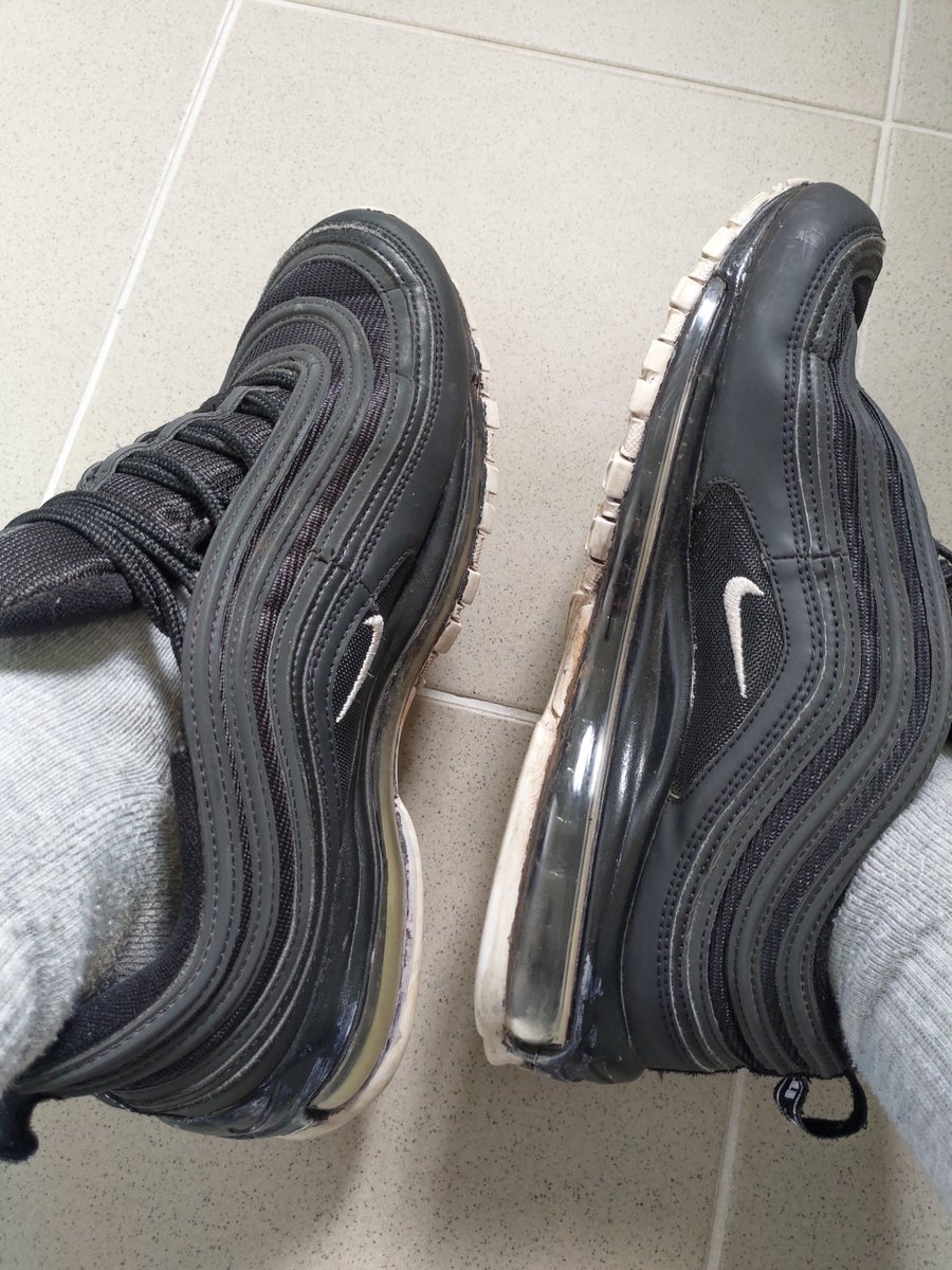 SaggingBoy's tweet photo. Nike Air Max 97 black:white x bad used
#SaggingbaggyBoy
#sneakers #nike #nikeair #nikeairmax #airmax #niketn #socks #scally #scallylad #chav #kiffeur #sox #whitesocks #feet #smellynike #sniffsox #piss #sneakers #nike #nikeair #nikeairmax #airmax #niketn #niketuned #nikeairmax97 https://t.co/bkWvglgc8A