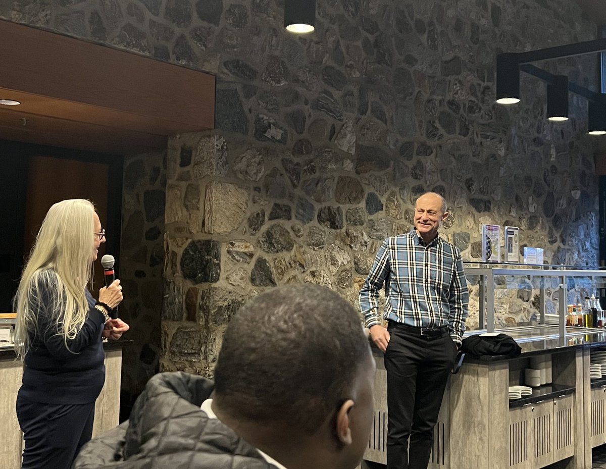 MsSmall2016's tweet image. Our 2nd NY @CahnFellowship trip was amazing! Sessions, fireside chat 🔥🔥 &amp;amp; leaders were 👏🏾😍👏🏾! Learning, shifting ways of thinking &amp;amp; growing together! The bonus was meeting Mr.Cahn ⭐️🙌🏾❤️ @jbland100 @BoydPrincipalK @CasPrinciTmomon @AP_Fagan 
#Transformative21 @apsupdate