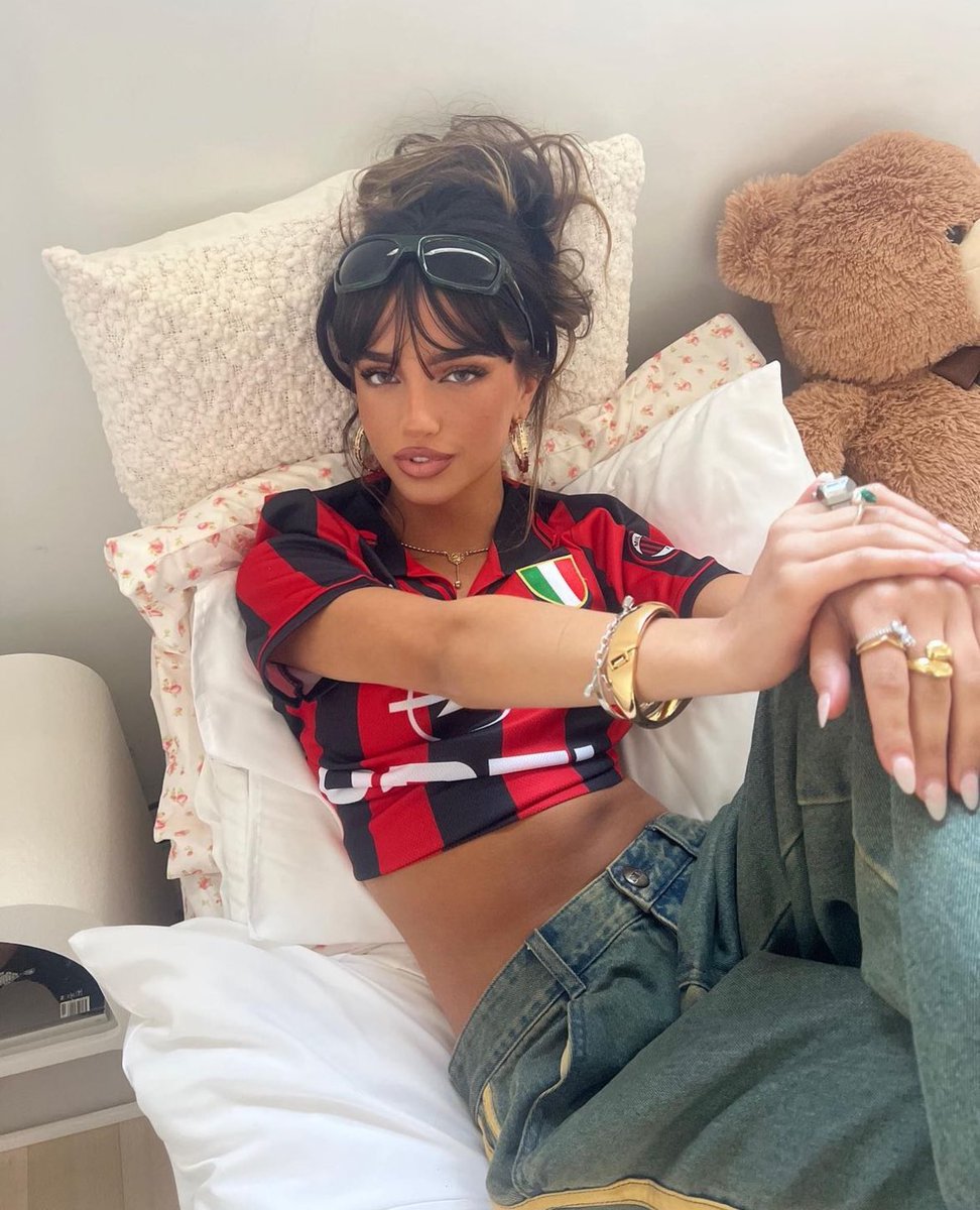 Cherche recherche rpdm !

hello ! Je ne suis pas nouvelle ici mais mon envie de rp est revenue. 
Je suis à la recherche de vrais contextes (littéraires), de vraies connexions et de nouveaux liens comme avant !

♡: dm et follow 
rt: pour la visibilité vous êtes les meilleurs !