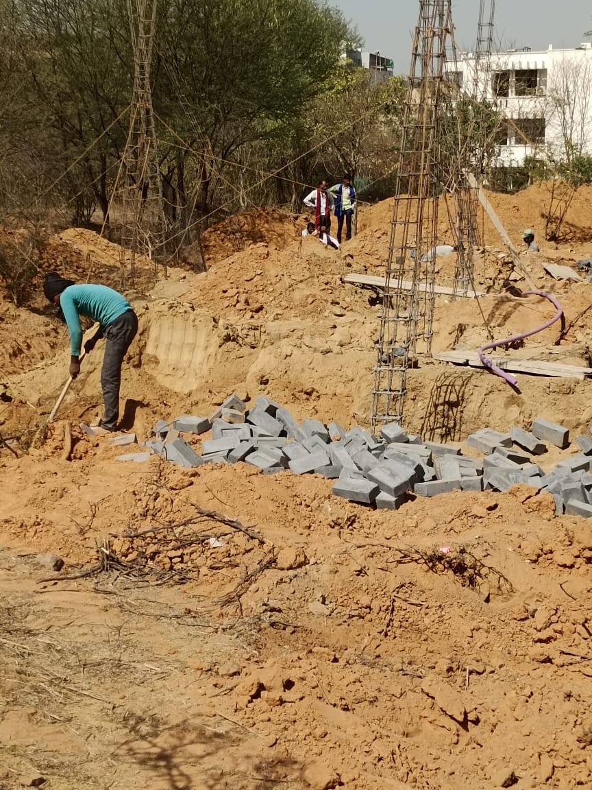 parul_2017's tweet photo. 😮A Dharamshala is allegedly being built inside Biodiversity park ( A protected area) Trees cut, Pond filled up!  🙏URGENT action needed Who allowed this?  @OfficialGMDA @DC_Gurugram @cmohry @MunCorpGurugram @PMOIndia @nishantyadavIAS @TOIGurgaon @htTweets @the_hindu @vimlendu https://t.co/scBI7JapcW