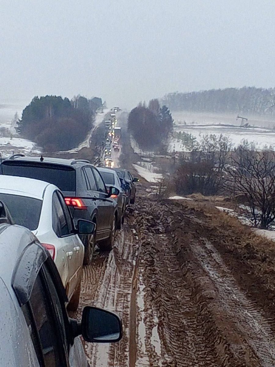 ‼️RUSSIA🇳🇱HAS SEVERAL CARS‼️

AND NOT ONLY LADA

ALSO CHINESE AND NORTH KOREAN CARS OF ALL TYPES

ENOUGH TO MAKE A TRAFFIC JAM 

LIKE HERE ON THE HIGHWAY FROM MOSCOW TO ST:PETERSBURG