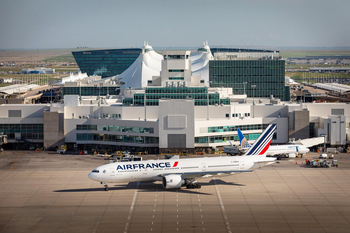 It's official! We couldn't get enough of the City of Lights so @AirFrance made their nonstop flights to Paris year-round! 🥖 🇫🇷