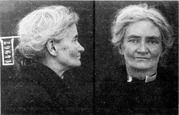 NikolayOCDC's tweet image. Un día como hoy, el 7 de abril de 1926, Violet Gibson, una aristócrata irlandesa y activista pacifista de 49 años intentó asesinar al dictador fascista Benito Mussolini en Roma.
Se armó con una pistola envuelta en una manta y una piedra para romper ...