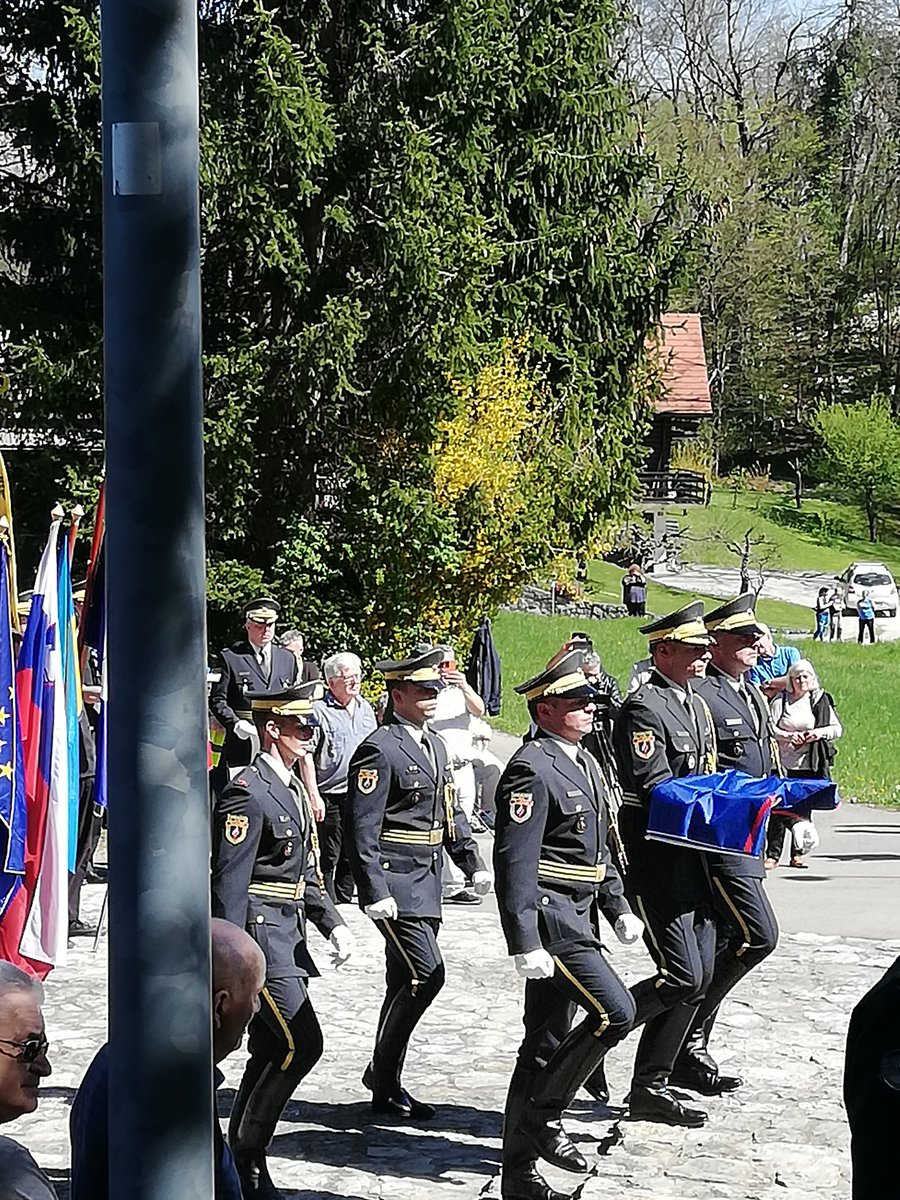 MarijaSoba's tweet photo. @JozeLeskovec Ne samo to, bili v središču dogajanja #geoss https://t.co/PvX9wqFHeJ