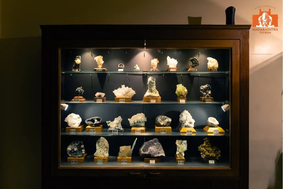 maha_tourism's tweet photo. Discover the mesmerizing world of India’s 1st &amp; only Gem, Mineral &amp; Fossil Museumrare , Gargoti Mineral Museum. Located in the Malegaon of Nashik district, here you can delve into the wonders of natural crystals, zeolites, and minerals, and gain amazing https://t.co/Zlf2TQiqDK