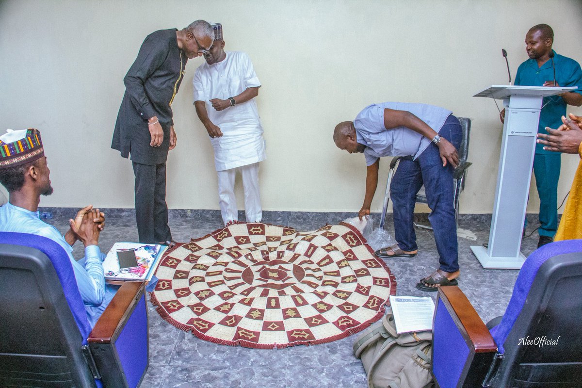 Northern Nigeria Dementia Group (@dementianorthng) on Twitter photo Day 2 of our workshop! Prof. <a href="/conyike/">Chiadi Onyike</a> led training on CDR and innovative tools for dementia diagnosis 🧠💡 It ended with him receiving a customary gift of appreciation from the Federal Neuropsychiatric Hospital Maiduguri. Day 2 of our workshop! Prof. <a href="/conyike/">Chiadi Onyike</a> led training on CDR and innovative tools for dementia diagnosis 🧠💡 It ended with him receiving a customary gift of appreciation from the Federal Neuropsychiatric Hospital Maiduguri.