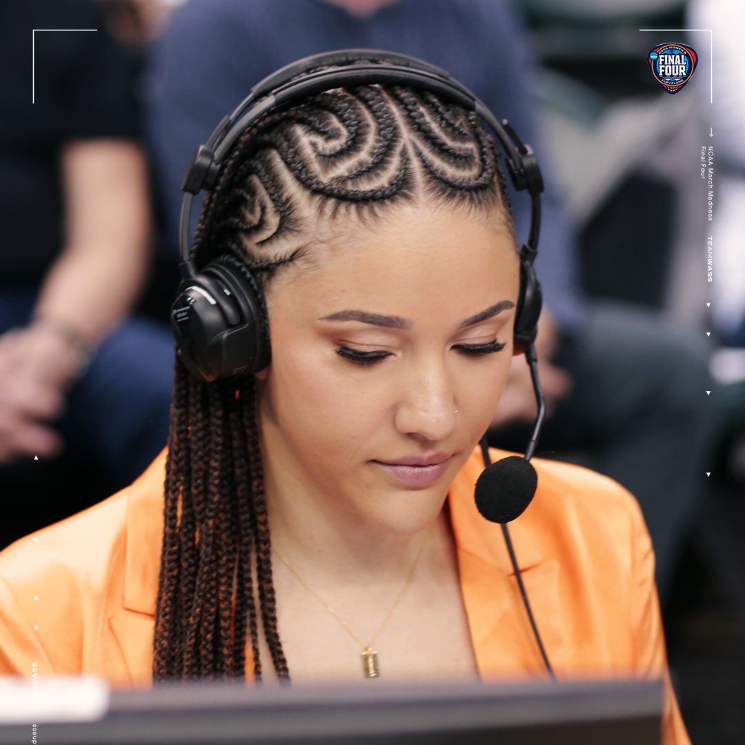 Nat on the mic 🎙️ @NatAchon joined @sportney_lyle as an analyst for the Women's College All-Star Game in Cleveland 👏 #TeamWass | #WFinalFour