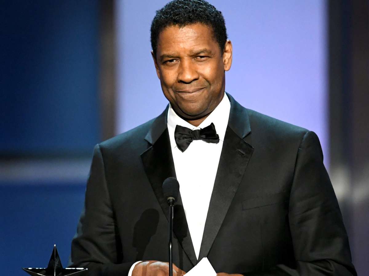 LugarCinema's tweet image. DENZEL WASHINGTON DICIENDO VERDADES 

"Si te rechazan, acéptalo. Si no te quieren, déjalo ir. Si eligen a alguien o algo sobre ti, sigue adelante. No todos los que amas se quedarán. No todos los que confíes serán leales. He perdido a personas que significaban el mundo para mí y…