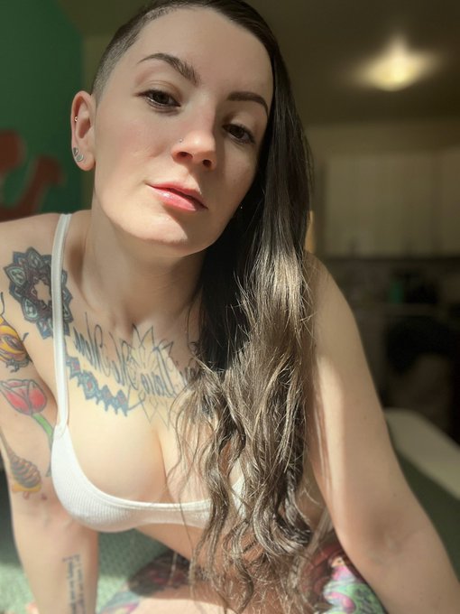 body/face 🐙😇 https://t.co/ojHLu294C5<a href="/tag/mvsales"class="tags"><span>#mvsales</span></a>