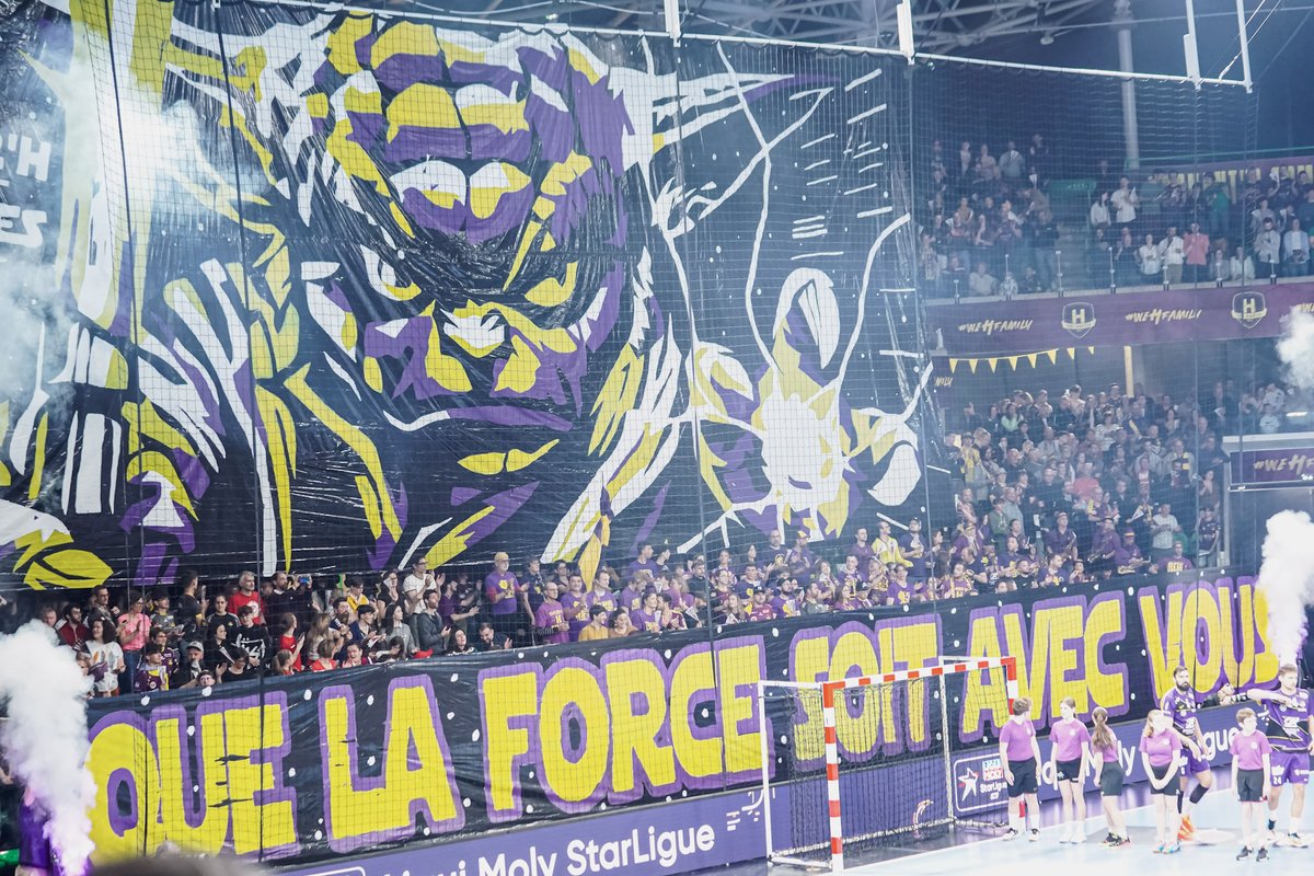 🎨 Le message des @supportersultrh est toujours valable à la reprise de cette deuxième mi-temps. 

ALLEZ ! 🟣🟡

#HBCNPSG