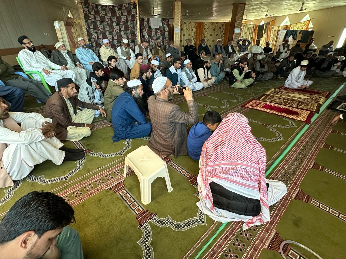 جامعہ مسجد دختران اسلام اکیڈمی میں معتکفین کے ساتھ نشست،دعوتی و تربیتی خطاب کیا۔ماشاءاللہ اعتکاف میں 100 افراد شریک ہیں۔امیر ضلع غلام احمد عباسی اور اعتکاف منتظمین بھی ساتھ موجود تھے۔