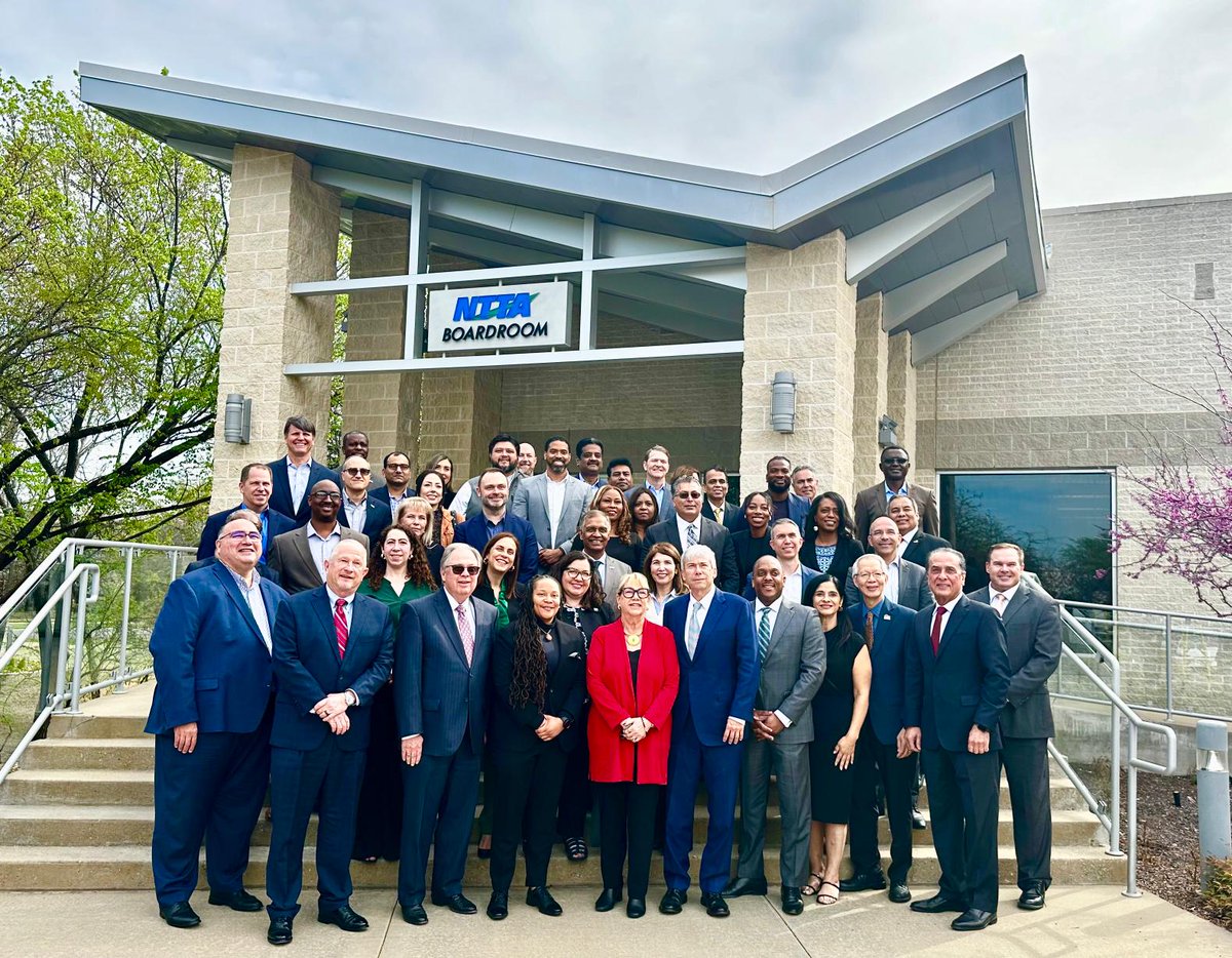 lagunamedia's tweet image. We are very very excited to begin @TollTagNews ROAD (Relationships &amp;amp; Opportunities Advancing Diversity) Program. Thank you NTTA and @HNTBCorp for this amazing opportunity to learn and grow.

 #NTTAROAD #DiversityProgram #Opportunities #NTTA #HNTB