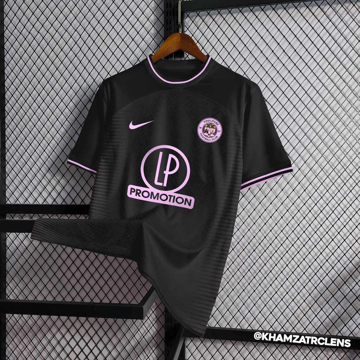 Amis toulousains, voici mes kit concept Nike pour le Toulouse FC 🟣 Tout d’abord, vous êtes une commu de fou et hyper agréable, que de messages positifs depuis hier je vous kiffe N’hésitez pas à me donner votre avis et surtout de lâcher un like et un rt ça m’aide beaucoup !!!