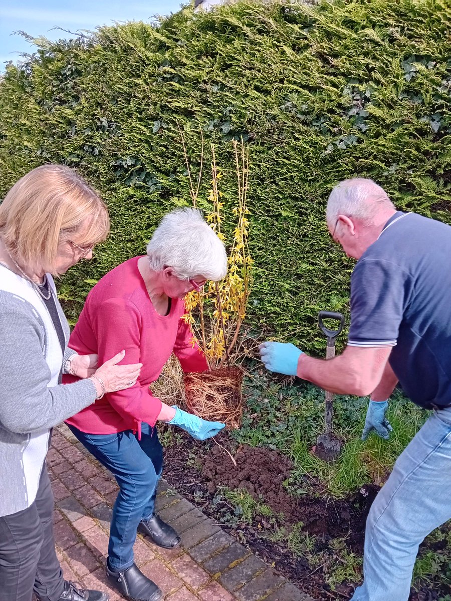 Another beautiful day with our amazing clients at Whistlemount Day Service. Adding vibrant colors to our surroundings and soaking up the sunshine, we shared moments of joy and relaxation. #DementiaServices