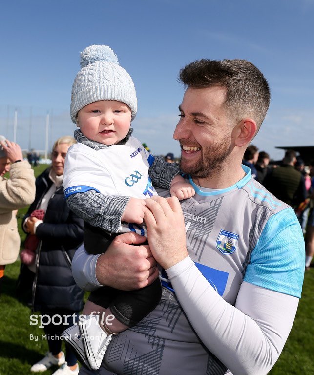 Waterford goalkeeper Paudie Hunt celebrates with his 8 month old son Daithí after victory over Tipperary in the Munster SFC at Fraher Field. 📸 @ryanmilestone sportsfile.com/more-images/77…