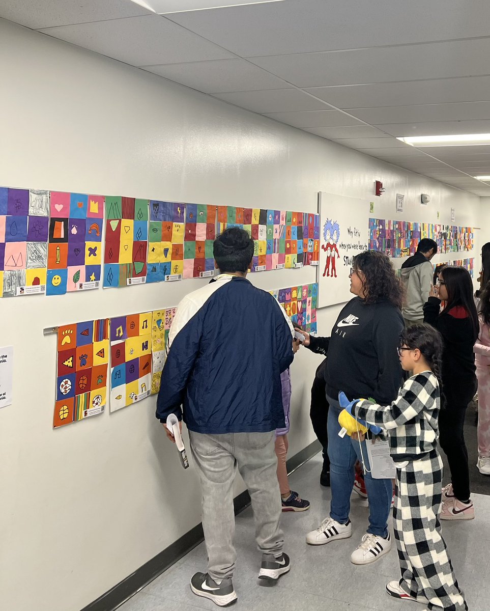 msmeyerart's tweet image. 2nd &amp;amp; 3rd Grade had their music show a few weeks ago, Pajama Party! In art class, students created All About Me Quilts, inspired by Gee’s Bend Quilts, to hang up for the show. Nice work, everyone! 🖍️🖼️ #beabulldog #séunbulldog