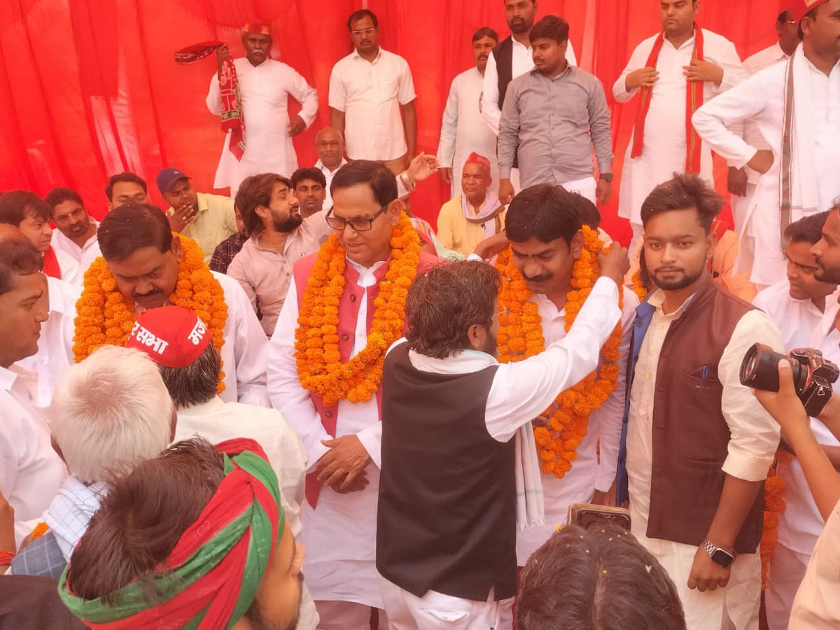 gulshankunda's tweet photo. आज लोकसभा 50-कौशांबी क्षेत्र के बाबागंज विधानसभा अंतर्गत भवानी का पुरवा में आयोजित समाजवादी कार्यकर्ता सम्मेलन में पूर्व मंत्री मा० इंद्रजीत सरोज जी व अन्य पदाधिकारियों के साथ शामिल हुआ।
@yadavakhilesh @samajwadiparty @dimpleyadav @NareshUttamSP https://t.co/oKOK2I7KyO