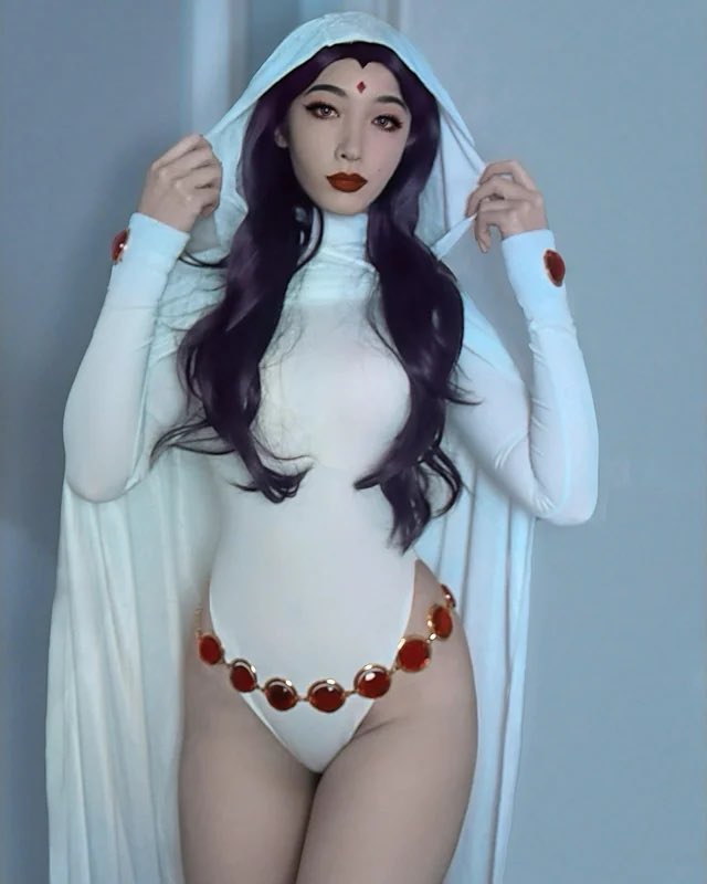 White Raven cosplay by @caytiecosplay! #DCComics