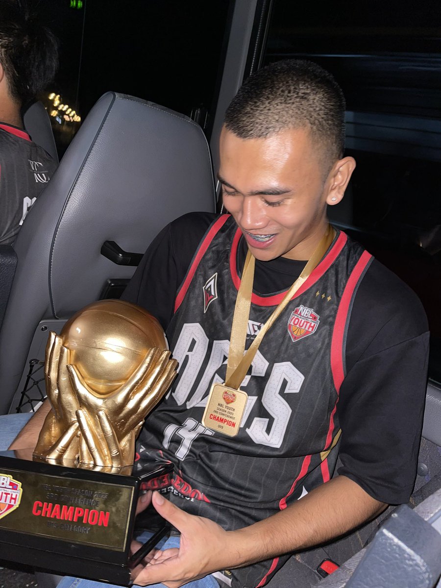 JaacoobEleazar's tweet photo. Thank you Lord! Last season sa NBL may bonus pa 💯. CHAMPION TAYO HAKOB SALAMAT NANIWALA KA SA SARILI MO 😭🏆 https://t.co/H0GnBD4tVf