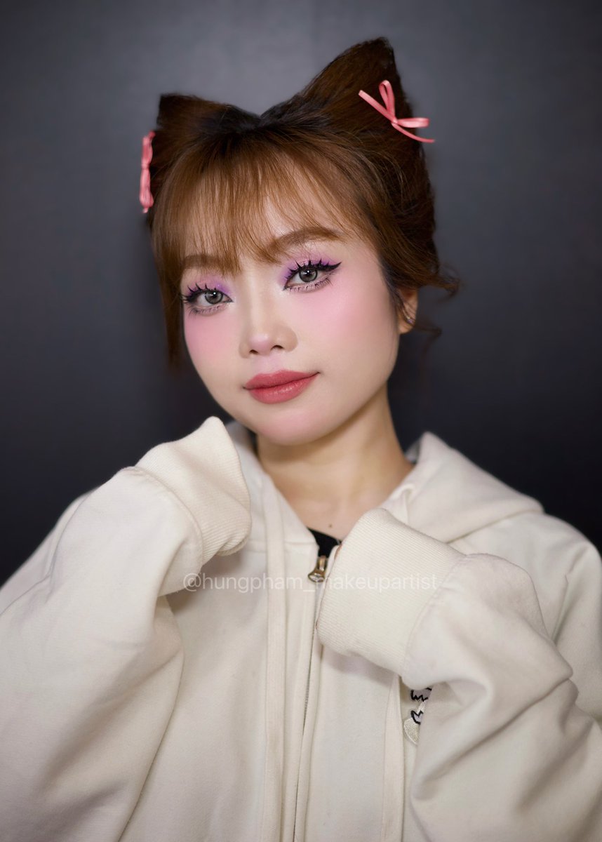 hungpham_makeup's tweet photo. Bạn gái Tom - Toodles Galore phiên bản thiếu kinh phí 😹
Toodles Galore : Yếnn
Makeup: Hưng Phạm
Hair: Yến Nhi
#TeamQuanNguyenPuLe
#HưngPhạmMakeup
#HPMakeup
#Hairstylist
#Cattom 
#Toodlesgalore 
#toodles 
#BlankTheSeries #bookofbullrun #ITZY #korkakfenerbahce https://t.co/IBMT03QXqS