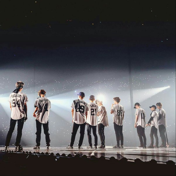 DoKyungLoey's tweet photo. Feliz aniversario EXO. El producto de mi felicidad en estos 12 años💕 Gracias por ser la fuente de energía, iluminar la vida de muchas exols, por ser esa fuerza, felicidad, inspiración y consuelo, por existir y hacer música.🥺✨️ 

#12YearsWithEXO 
#WithEXOForLife
@weareoneEXO https://t.co/YVVI1rWI3I