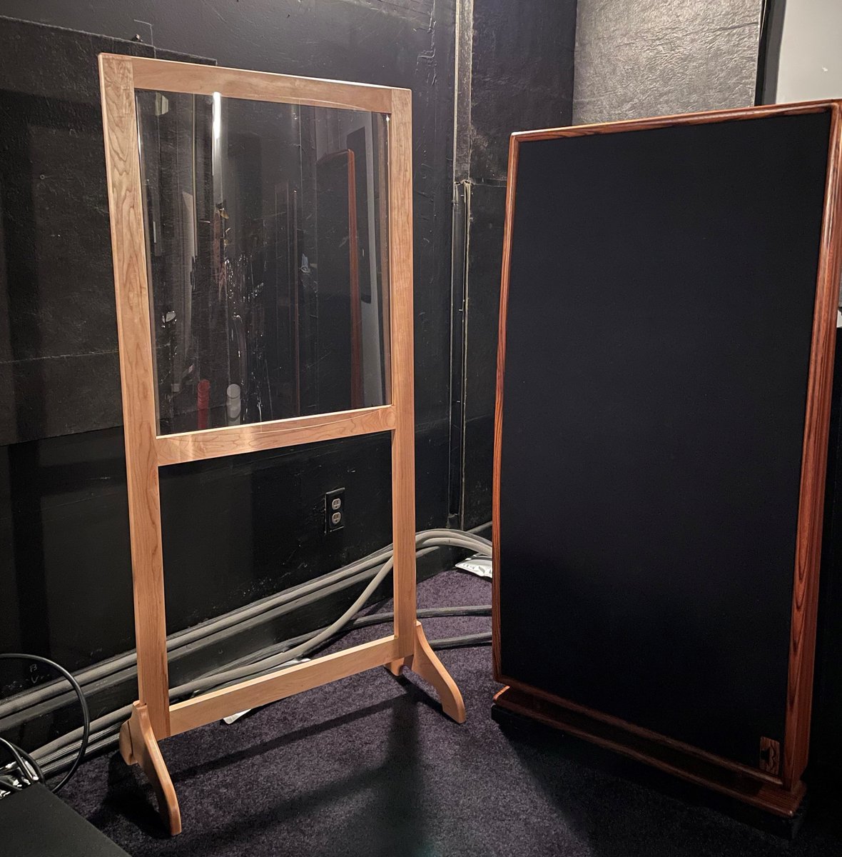 AVRoomService's tweet image. We are excited to introduce our new PolyFlex Mobile diffuser at Axpona at the Market Place! They are both beautiful and fun! Optimize soundstage and timbre to your liking. Nest them together for storage. Many wood species &amp;amp; custom options.
Learn more at:  avroomservice.com/diffusers/