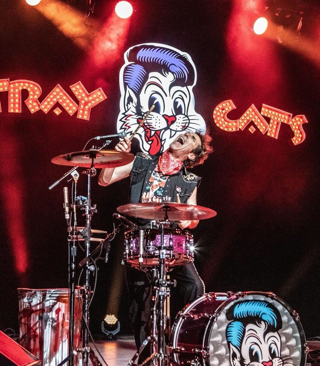 Ladies & gentlemen, the rockabilly LEGEND, Slim Jim Phantom of @thestraycats 🐈🥁