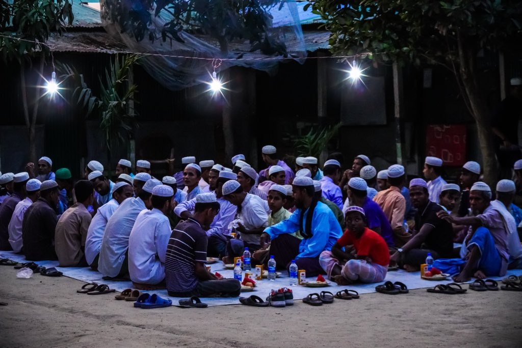 Rohingya people gathered to break 27th fast in the world largest refugee camp. #27thramadan #ramadanvibes #rohingyarefugees #rohingyaphotography #documentaryphotography📹 #storytellingphotography #photojournalism