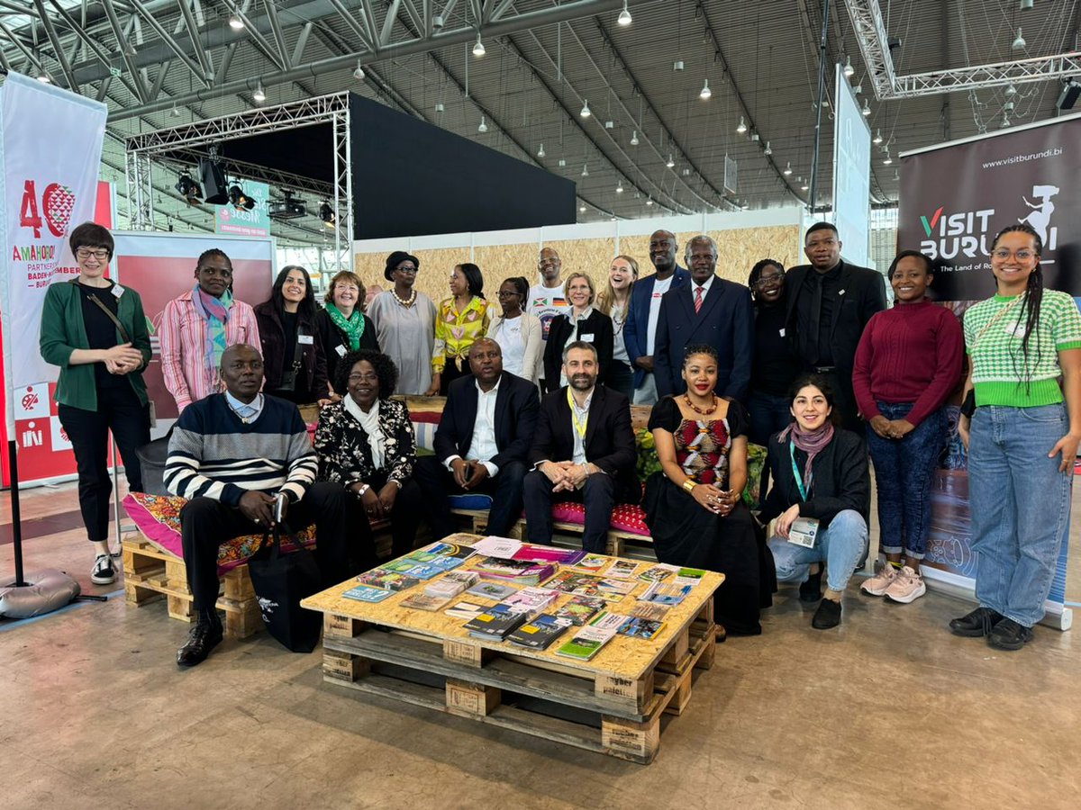 The last day at the #fairhandlen messe expo in Germany 🇩🇪 Stuttgart with the délégations of @MAEBurundi and His Excellency Ambassador @AShingiro and the team of #SEZ Baden-Württemberg 🇩🇪. #VisitBurundi #temberauburundi #badenwuerttemberg #bwburundi