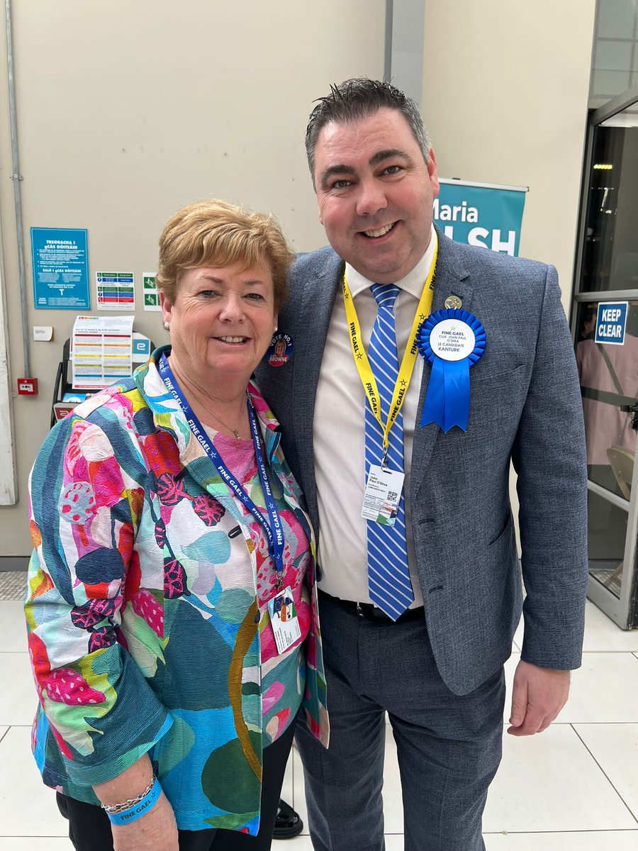 johnpauloshea1's tweet photo. You cannot go to a Fine Gael Ard Fheis without meeting the one and only Bernie Carroll...🤣
#FGAF24 #Cork #Limerick 😜😜 https://t.co/6mZUqeikjd