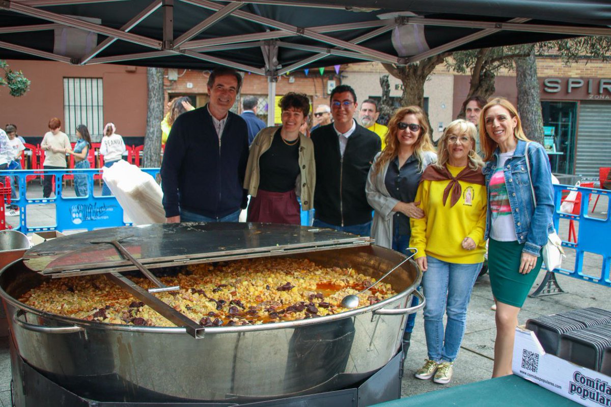 ❤️💚Hoy en #Alcorcón se celebra sabor y tradición! ✨ El cocido popular en las fiestas de Santo Domingo y San Dominguín ha reunido a vecinos y vecinas en un festín de comunidad y alegría. 🫂¡No hay mejor manera de disfrutar nuestras raíces! #FiestasAlcorcón #CocidoPopular