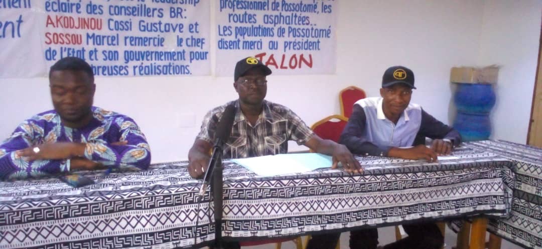 ParfaitKOFFI17's tweet photo. Les leaders politiques B R de POSSOTOME disent merci à TALON pour ses œuvres à POSSOTOME https://t.co/H21DaHkTLR