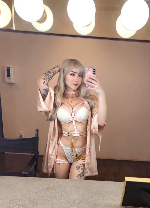 Typical Sunday look...for who idk definitely not me https://t.co/H9FRHA9xzE