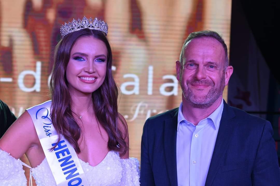 Quel succès pour Miss Héninois 2024 ! Je tiens à remercier chaleureusement Ève Gilles Miss France 2024 pour sa présence à notre élection locale. J'adresse également toutes mes félicitations à Aurélie Heuls notre nouvelle Miss Héninois !