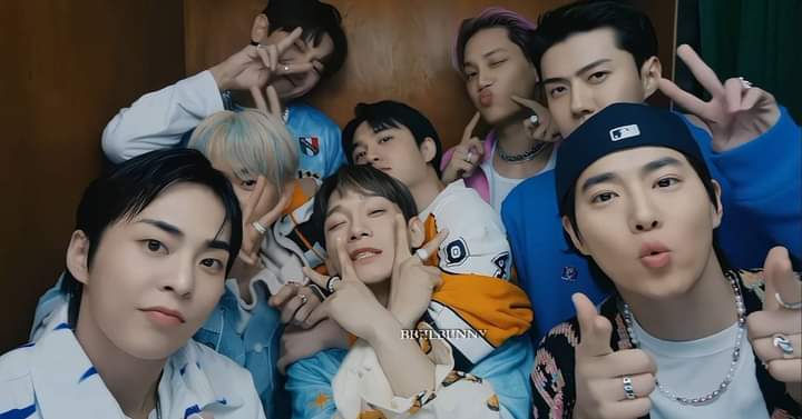 Kjonginnoona's tweet photo. di na ko palagi dito pero kayo parin ang  PALAGI ko @weareoneEXO . thank you for being my youth, my driving force to continue with college and now your RRT. I'll always be your eri. I'm in this EXO LET'S LOVE FOR LIFE.  #12yearswithEXO https://t.co/PqlI90SS3B