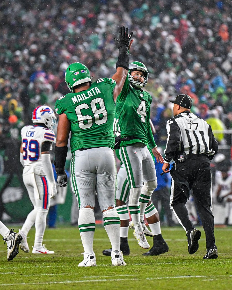 Mood knowing these two are signed long-term @jordan_mailata ✋ @jake_elliott22