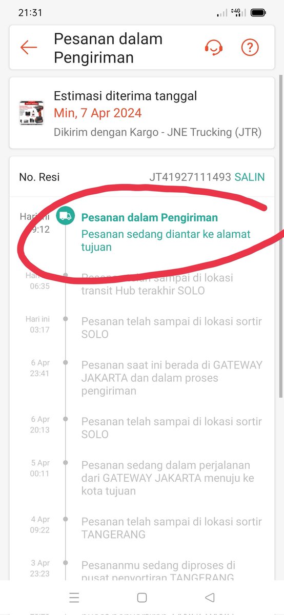 novadhilla's tweet photo. Fake status tracking @JNECare @JNE_ID https://t.co/l8ybs6IM2a
