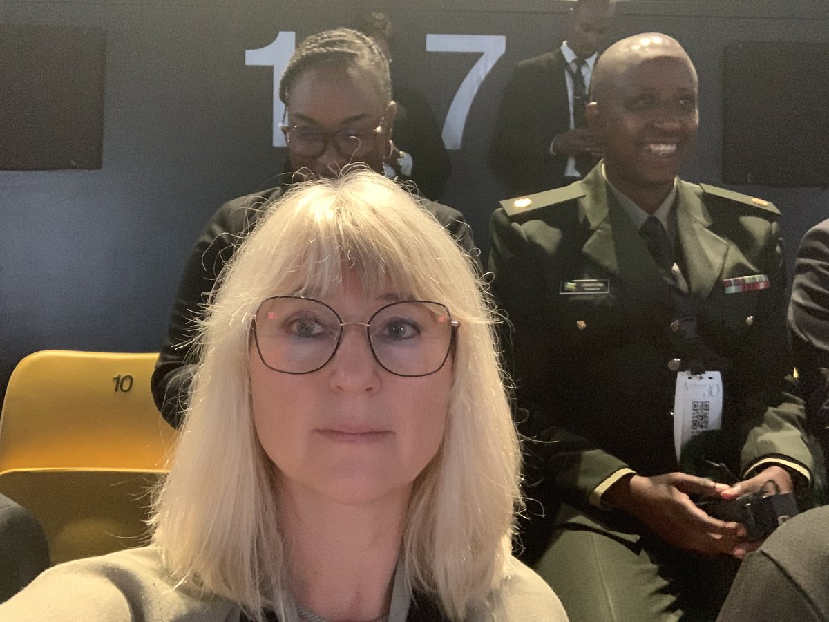 Gedenkveranstaltung mit Delegation von Malu #Dreyer #Kwibuka30 in #Kigali. Rund 10.000 Besucher aus aller Welt. Das Land stehe in der Schuld der Überlebenden: „Sie tragen die Bürde der Versöhnung.“ Die junge Generation stehe  für Erneuerung und Einheit von #Rwanda.