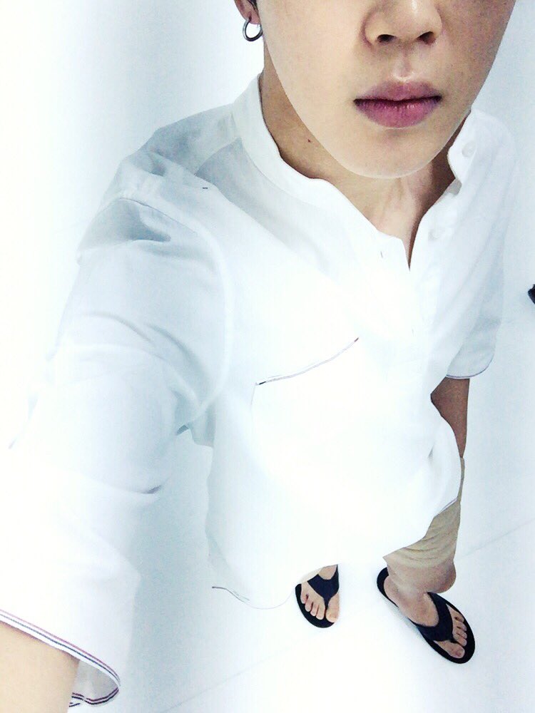 cowboymin's tweet photo. look do dia meninas #DeCria #JIMIN https://t.co/OtpEYG5THs