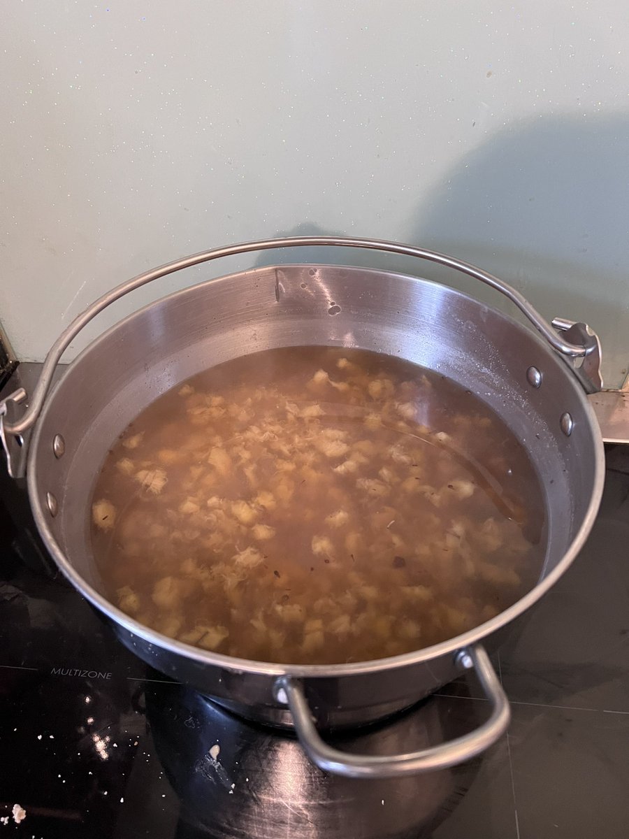 Today’s baking invention: chocolate chip & stem ginger rhubarb crumble muffins. So good I’ve already eaten two. No recipe, so I’ll have to make them again to write down quantities Also transformed a large bunch of over ripe bananas into wine, now in a demijohn to ferment