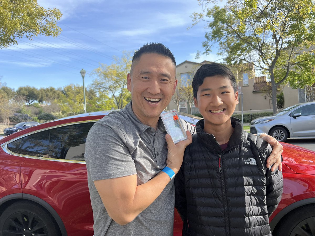 JamesLeeWW's tweet image. Blessed dad. My son gifted me for no other reason than - thank you for being his dad!  #HeartIsFull it’s a card I always wanted #MarkMcGwire autographed rookie card. #JCrew #FamiLEE