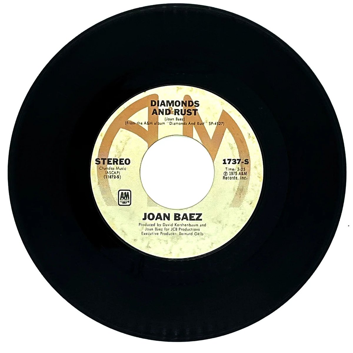 El 07 de Abril en 1975 (Hace 49 años)
se publicó 'Diamonds & Rust' de #JoanBaez, es una canción escrita e interpretada por esta cantante estadounidense.