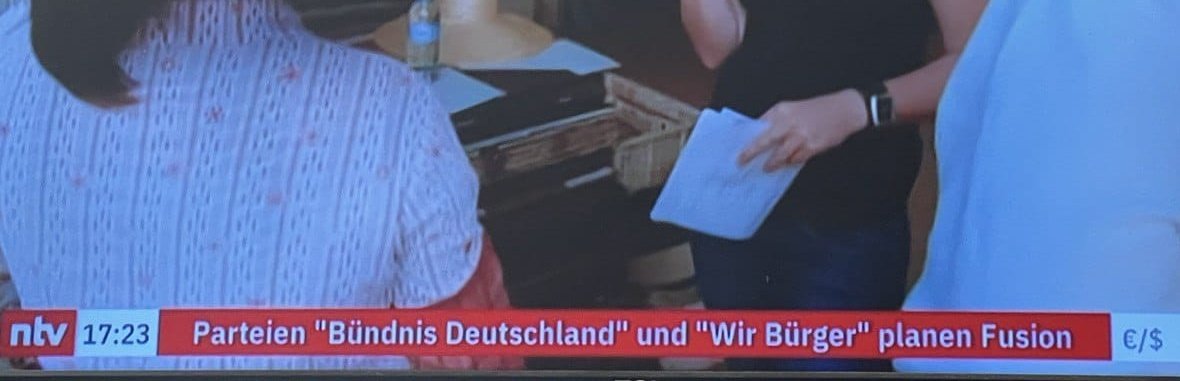 Mittlerweile berichten auch Fernsehen und Presse über die anstehende Fusion von #BündnisDeutschland mit 'Wir Bürger' (ehem. LKR/Alfa). Endlich kommt es im bürgerlichen Lager dazu, dass man zusammenarbeitet, um gemeinsam die Politikwende zu erreichen!🥳 @buendnisde @wirbuerger_de