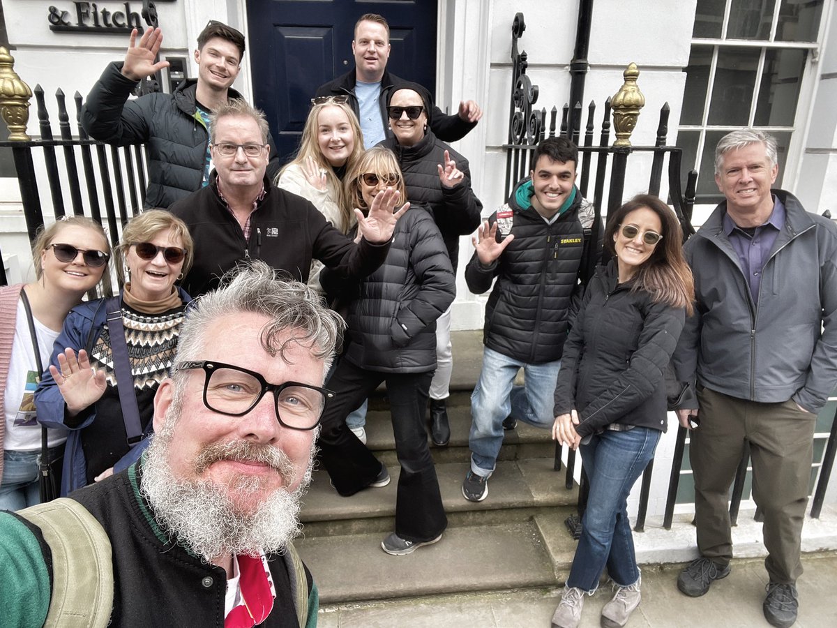 Bright and breezy - describing both the weather & my lovely music friends from 🏴󠁧󠁢󠁥󠁮󠁧󠁿🇦🇺&🇺🇸 - on this afternoon’s Rock’n’Roll walking tour of Mayfair & Soho. Thanks to everyone who joined me! #sundayvibes #tourguidelife