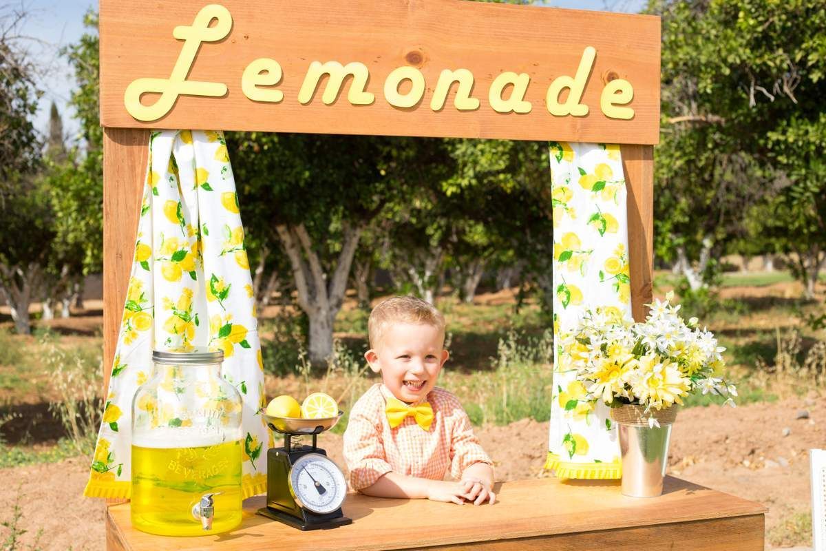 Check out this sweet lemon-themed birthday party! The table settings are so pretty! catchmyparty.com/parties/lemon-… #catchmyparty #partyideas #lemons #lemonade #lemonparty #lemonadeparty #summerparty #girlbirthdayparty