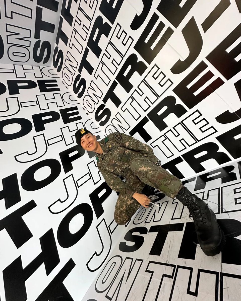 TheWingsOfBE's tweet photo. IG 📸 | #JHOPE

Nueva actualización de j-hope (@BTS_twt) en Instagram publicado hace horas.

🗣: ¡Gracias por venir 🐿!
¡Los quiero! 🫡💜

📝 Traducción de la imagen
'hobi estuvo aquí ^‿^'

PARTE 1 ✨️ | https://t.co/QGmKIyNMm7