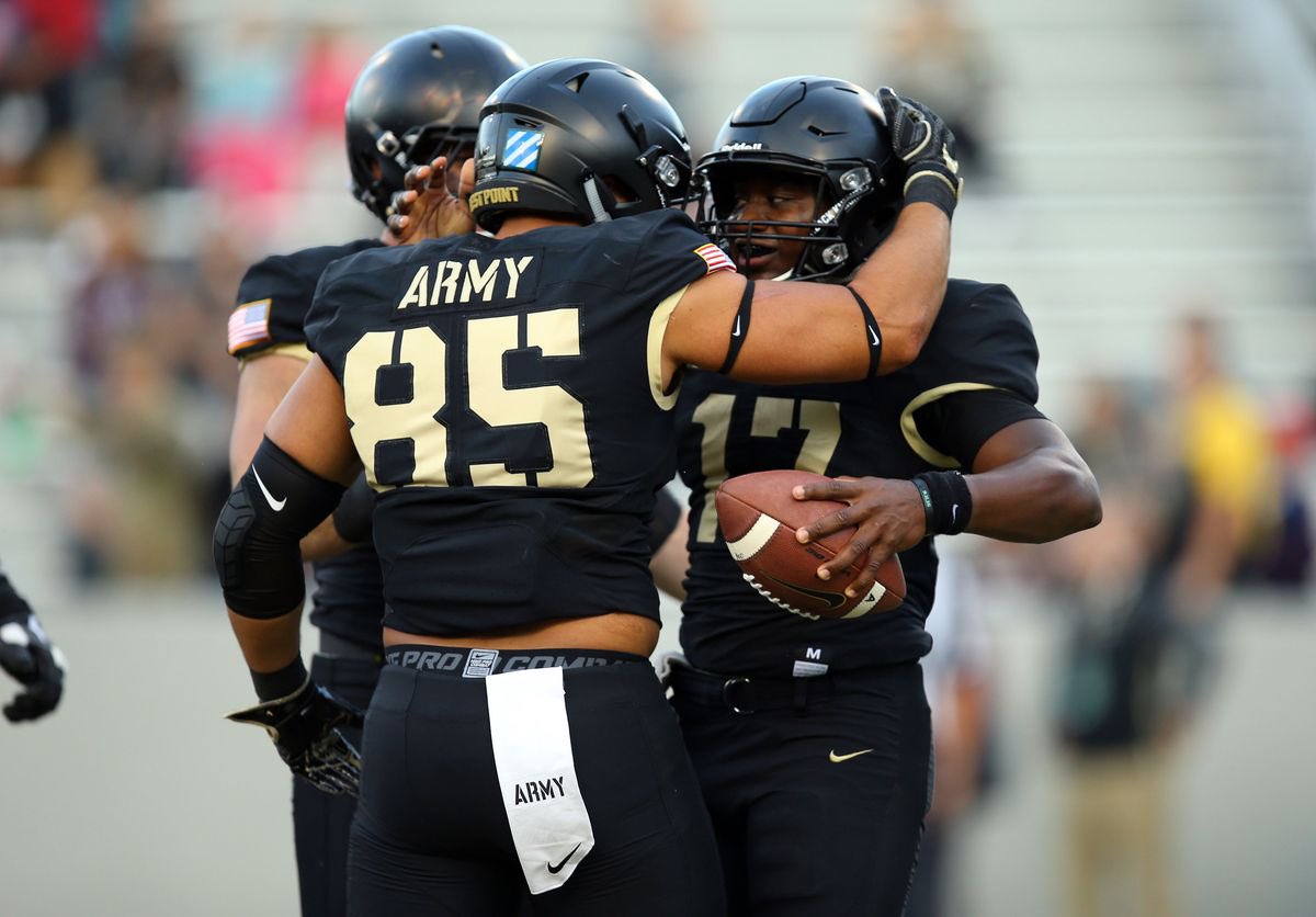 After a great conversation with @Coach_romero18 I am blessed to receive an offer from Army! #amdg @JHMerrittJr @DeSmetFB @CoachPoe1914 @AllenTrieu @BrendanThompsn @drMcLaughlin42 @PrepRedzoneMO @6starfootballMO