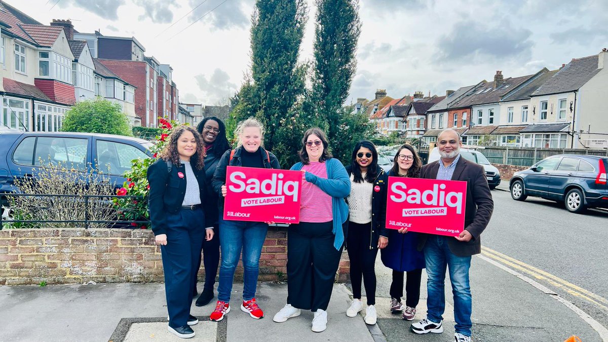 Another sunny Sunday canvass in Woodside today ☀️ Great to speak to lots of people voting for @SadiqKhan @MinsuR and our great @LondonLabour GLA candidates❤️🌹